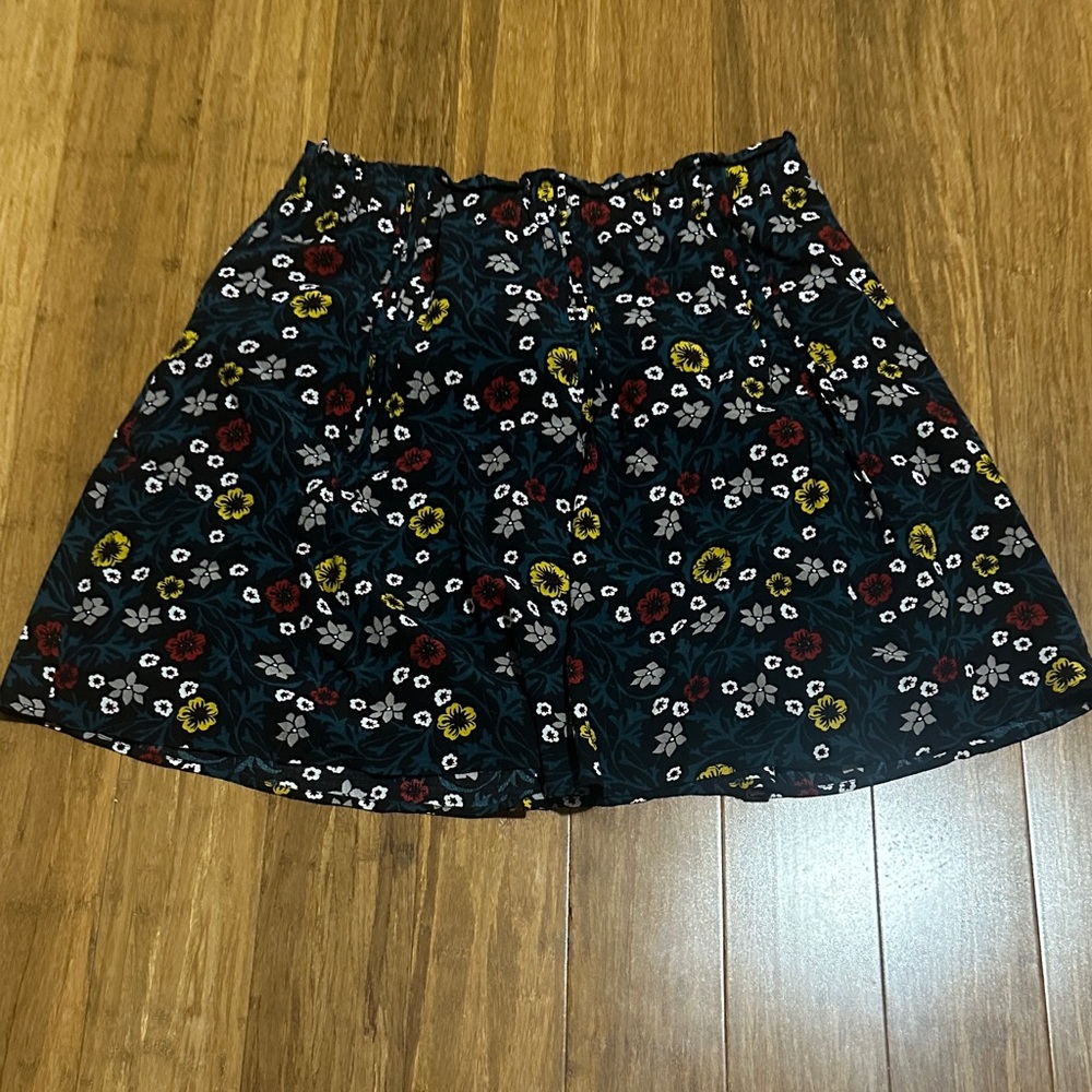 LAST CHANCE OFFER: LOFT Black Floral Skater Skirt
